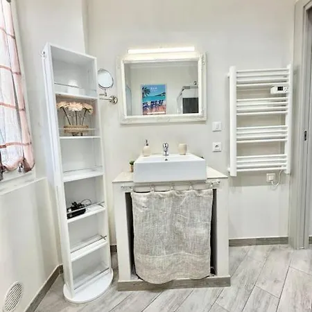 Apartment Le Palmero Centre Ville, Plage, Clime Menton